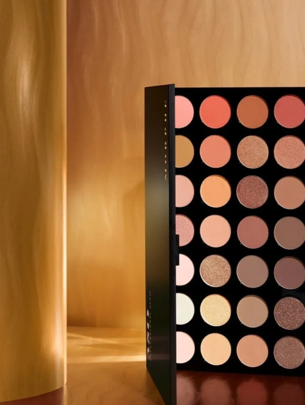 Morphe 35O Supernatural Glow  Artistry Palette